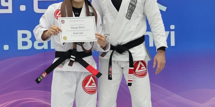 zhang-weili-promue-ceinture-noire-en-bjj